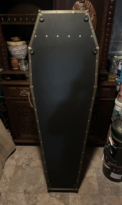 Casket by Warwick Coffin Case de baixo.