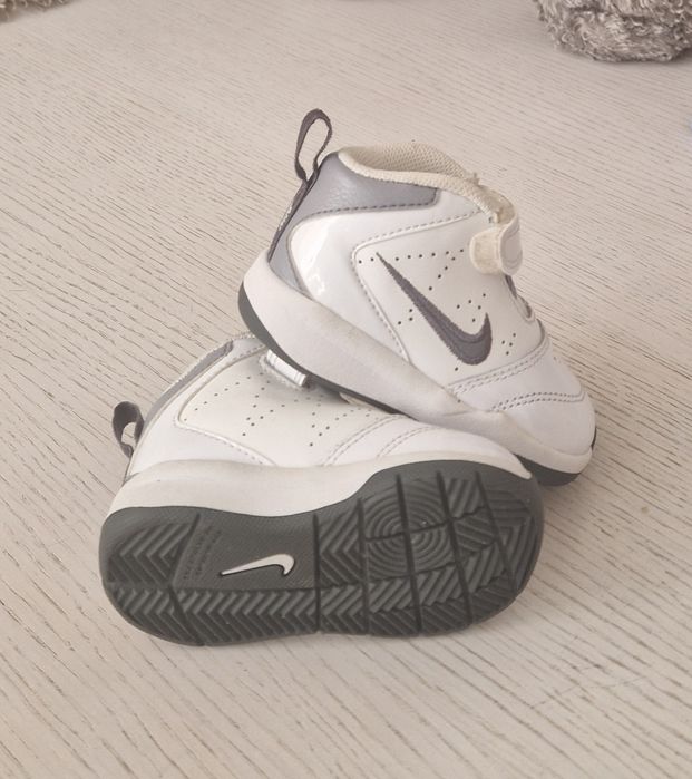Шкіряні кросівки nike