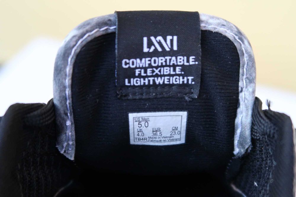 Tênis Vans com Padrão "Moon Surface"