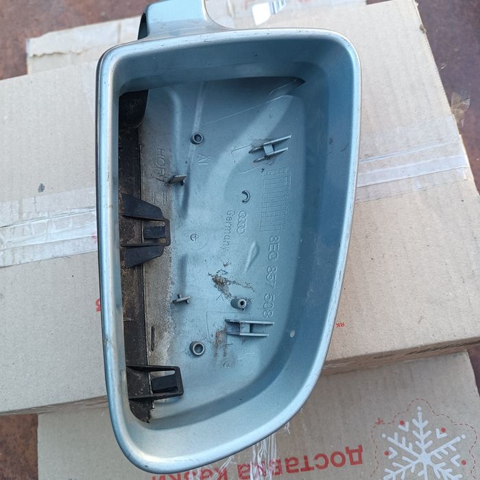 Корпус дзеркала правого ауди а4б6 2003рік