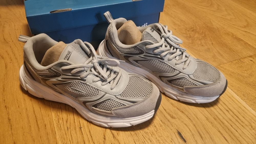 Buty Sprandi jak nowe  40   wkładka   263mm