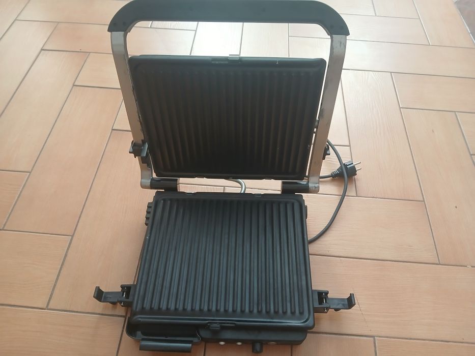 Електрогриль Grundig CG5040 2000 Вт, контактний гриль