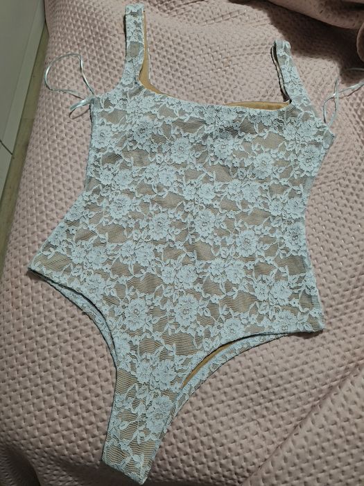 Body azul rendado