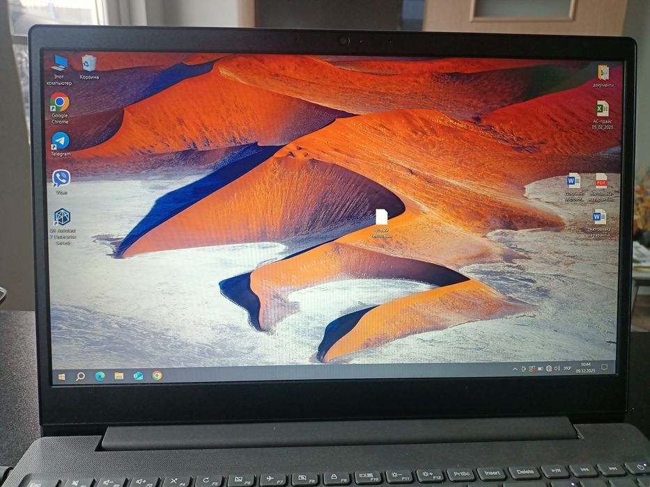 Ноутбук Lenovo v15