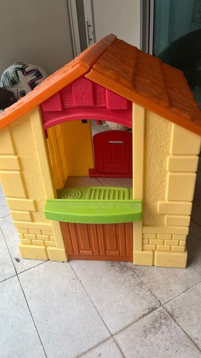 Casa de brincar semi-nova