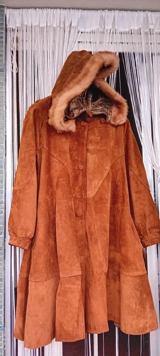 Casaco em pele com capuz tamanho XL