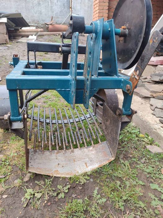 Картопле копалка для мотоблока чи міні трактора