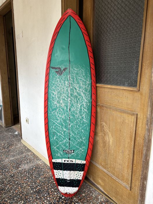 Prancha de surf 5’6 com 28L