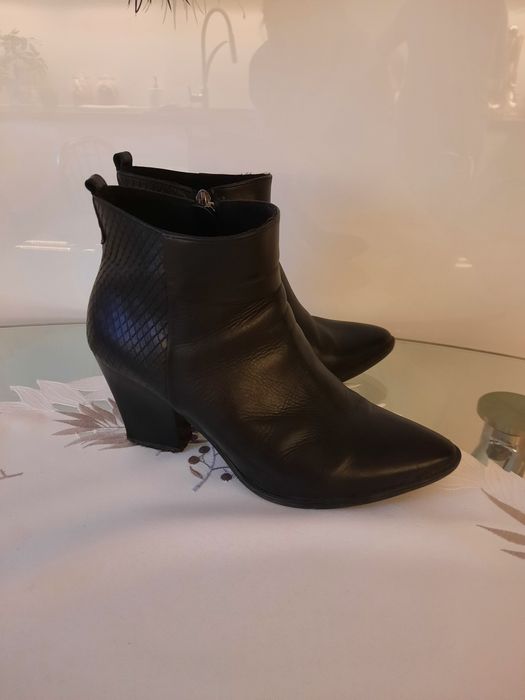 Botki na słupku Lasocki