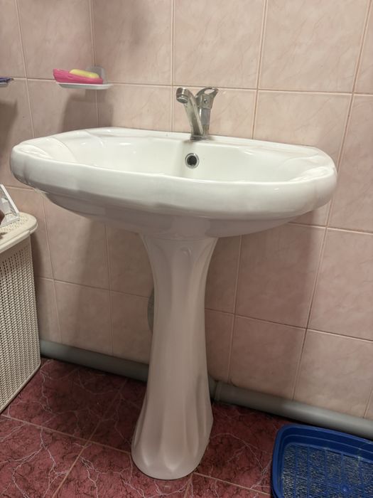 Умивальник для ванної
