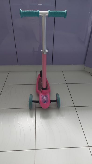 Hulajnoga trójkołowa różowa