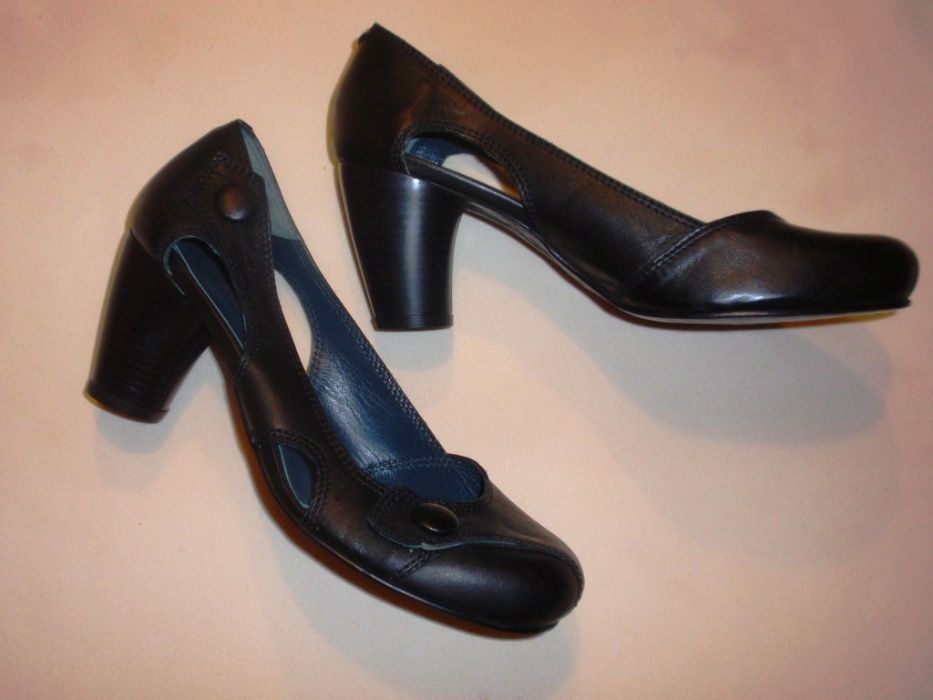 Sapatos pretos para senhora