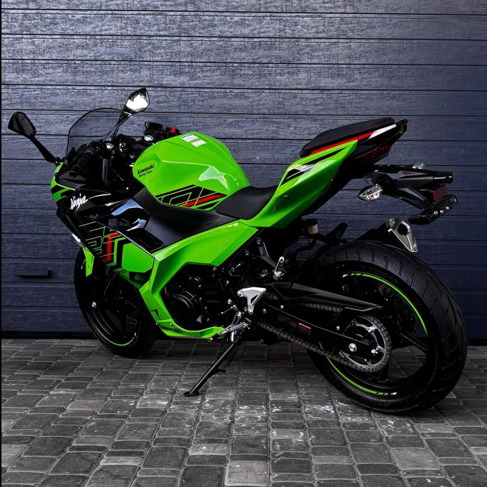 Продам мотоцикл Kawasaki Ninja 250 (0674)