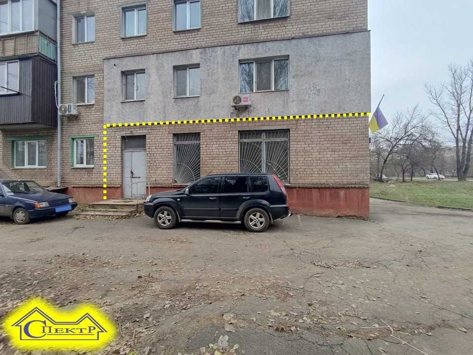 87,9кв.м. приміщення  великий фасад для реклами.