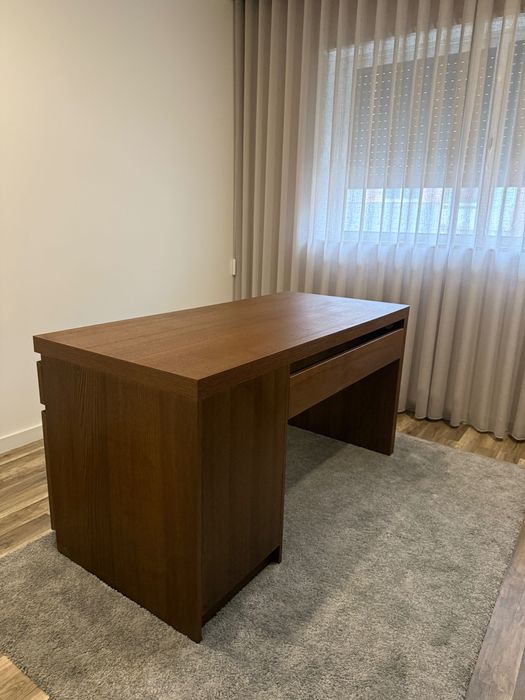 Secretária em muito bom estado