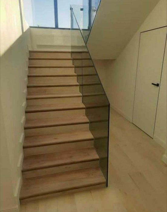 Продаж будинку, Брюховичі