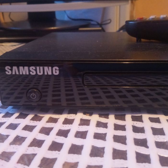 Продам лазерный проигрыватель dvd player Samsung dvd-P191