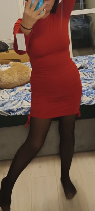 Sukienka czerwona marszczona uni