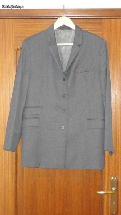 Casaco de senhora cinzento