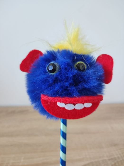 Mayer Długopis z puszystym pomponem Potworek