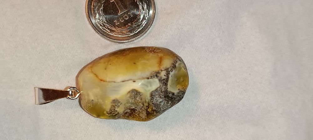 wisiorek z bursztynu