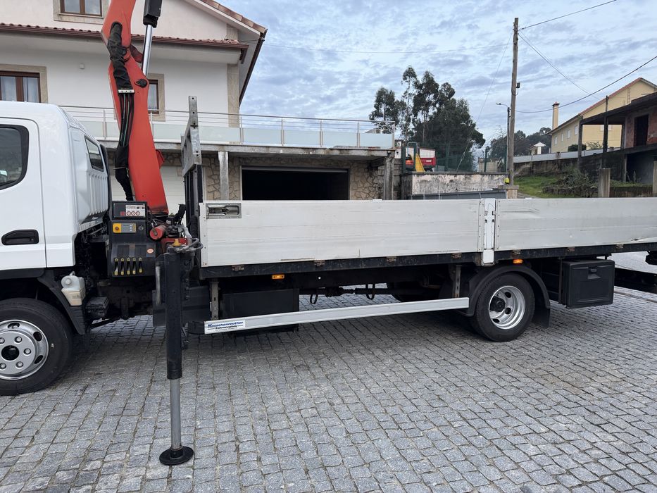 Mitsubish canter com grua de 13 m + Estrado