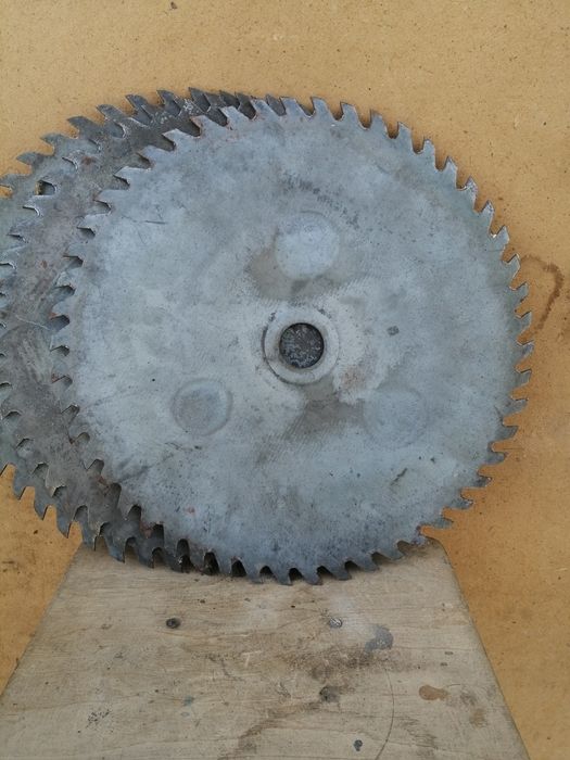 Продам пильные диски по дереву для продольного и поперечного распила.