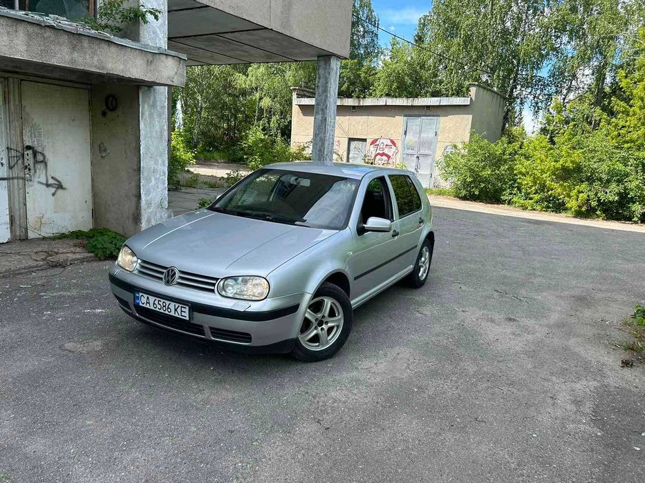 Продам golf 1.4 газ бензин 2003 рік все працює підігрів сидінь працює машина не потребує підкраса поварки мотор не димить переоформляється без питань два комплекта гуми.

Салон ціленький гарненький без питань машина в адекватному стані не потребує ніяких вкладень сів поїхав.
По усім питанням дзвонить. .0.6.6.6.8.6.1.2.2.0.