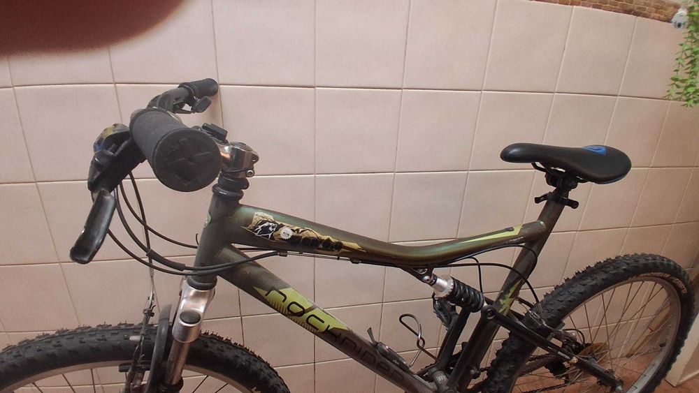 Bicicleta de montanha Rockrider com suspensão total