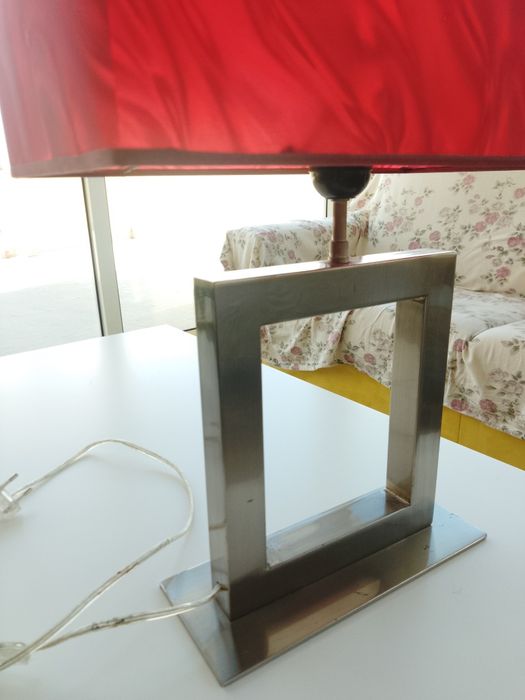 Candeeiro vermelho mesa