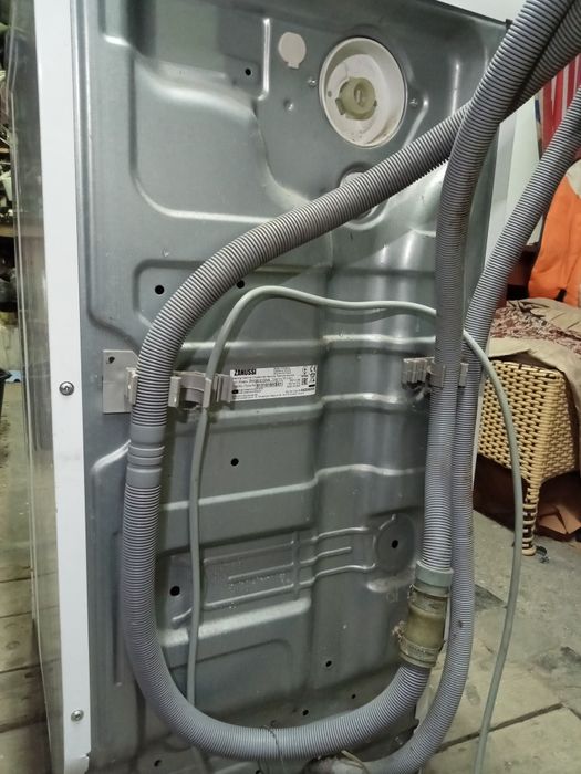 Zanussi  на  6кг.