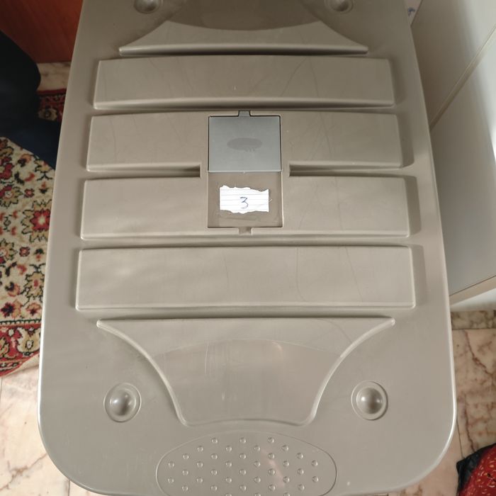 Caixa com 120l com brinquedo