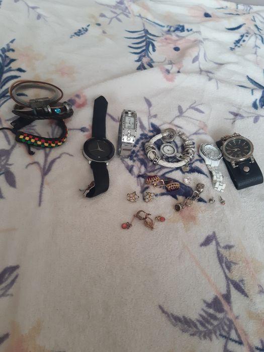 Часы,браслеты, сережки