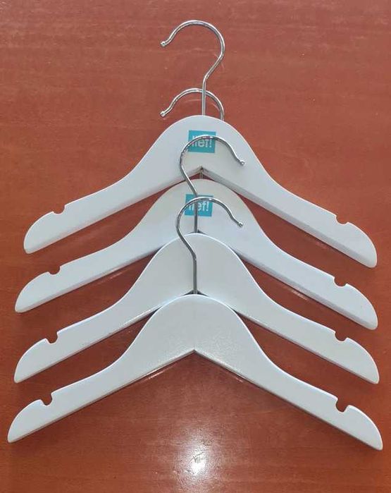 Cabides em madeira infantil