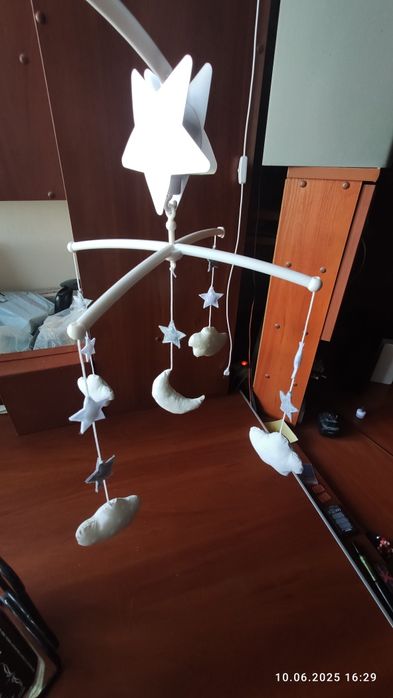 Розвиваюча підвісна іграшка для немовлят