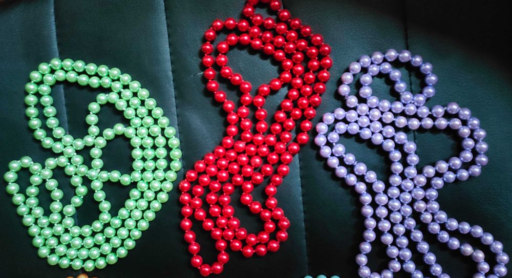 Perły supełkowane, 5 sznurów, różne kolory, 125zł za jeden sznur