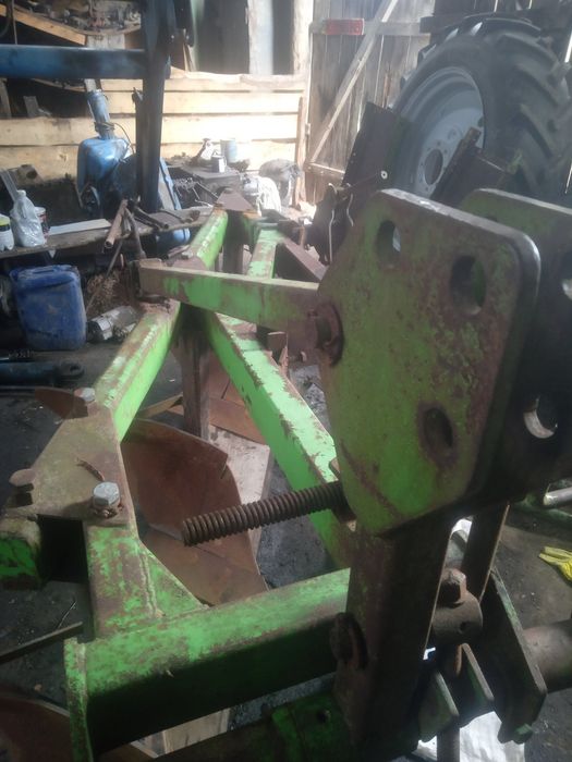 Продається плуги бомит бу на великих стойках.