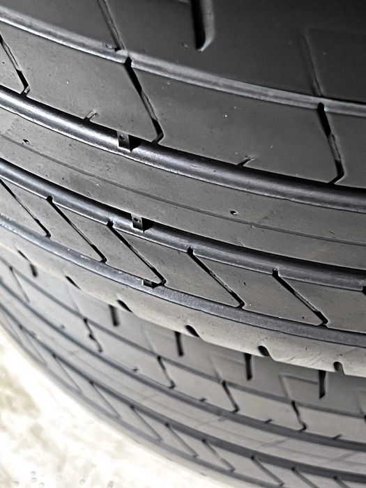 Pneus Pirelli Pzero PZ4 - 275/35/20 - Excelentes