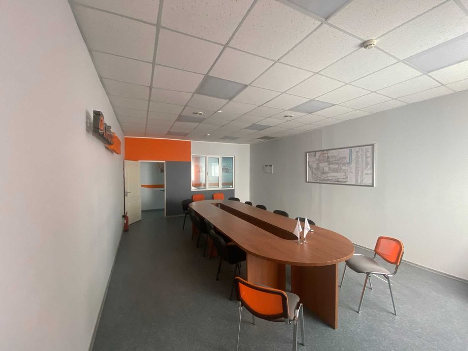 ОРЕНДА фасадного нежитлового приміщення вільного призначення до 100м.