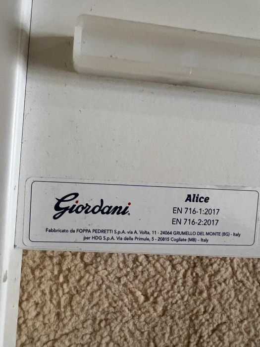 Berço de bebé incluido com colchão