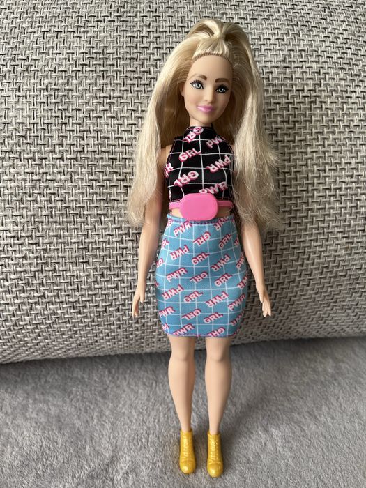 Ляльки барбі  curvy Mattel