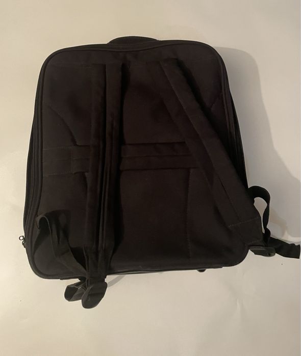 Vendo mochila Delsey com espaço para portátil