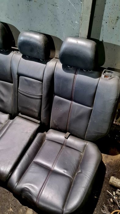 Задній шкіряний деван, задні шкіряні сидіння