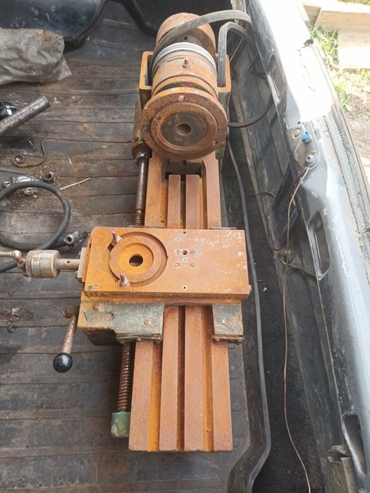 Токарний станочек розукомплектован.