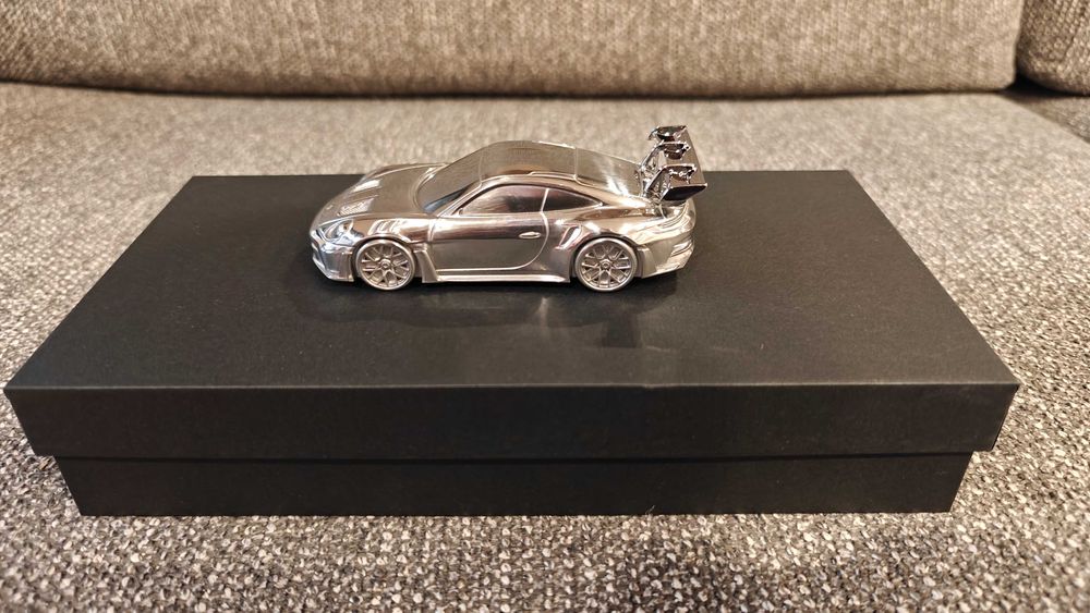 Porsche 911 GT3 RS 992.1 - metalowy model 1:43 komplet box idealny