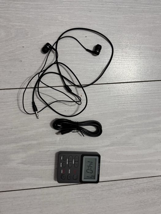 Radio z Usb i sluchawkami . Zegar Alarm.