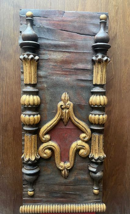 Fragmento talha encerada e dourada antiga