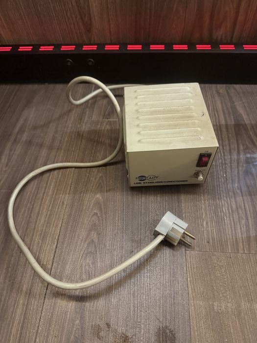 Стабилизатор питания Tripp Lite 500w