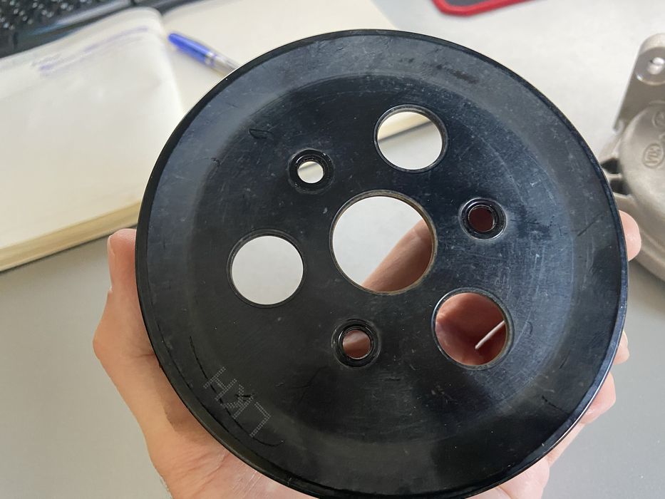 Продам шкив помпы б/у оригинал