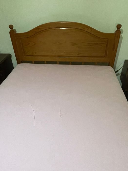 Cama em madeira maciça
